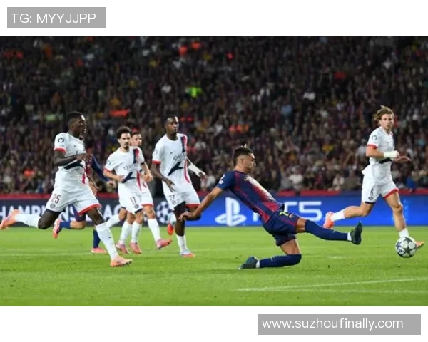 巴萨主场遭罗马逆转2比3遗憾落败引发球迷热议 巴萨主场遭罗马逆转2比3遗憾落败引发球迷热议