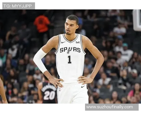 文班亚马新赛季表现抢眼场均数据超越众新秀引发热议 文班亚马新赛季表现抢眼场均数据超越众新秀引发热议