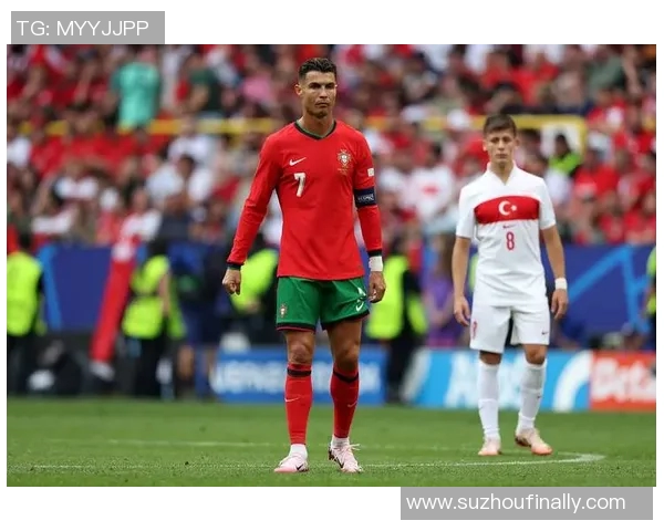 欧锦赛精彩对决葡萄牙迎战捷克全力争胜展现足球魅力 欧锦赛精彩对决葡萄牙迎战捷克全力争胜展现足球魅力